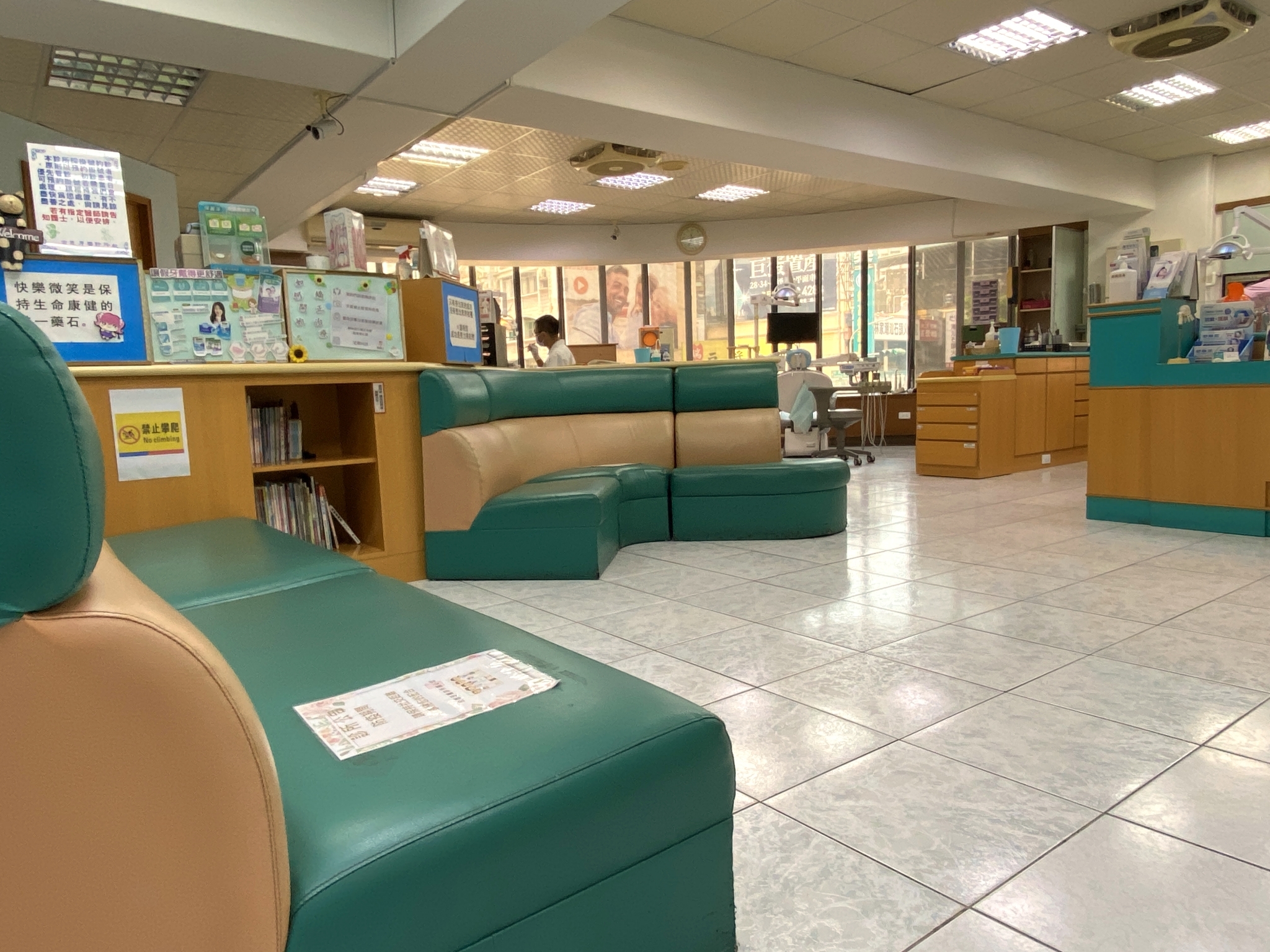 候診區3